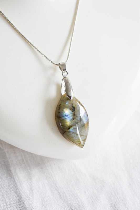 Gorgeous Labradorite pendant on silver toned snake chain