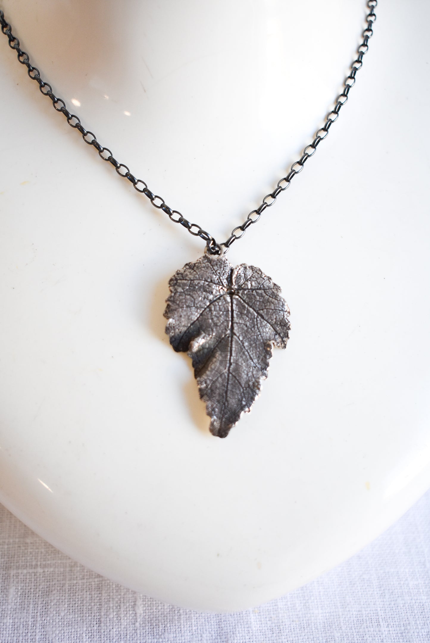 Gorgeous silver embossed leaf pendant necklace