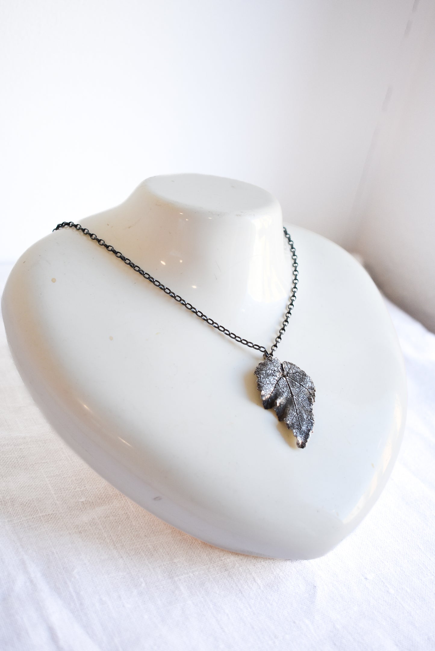 Gorgeous silver embossed leaf pendant necklace