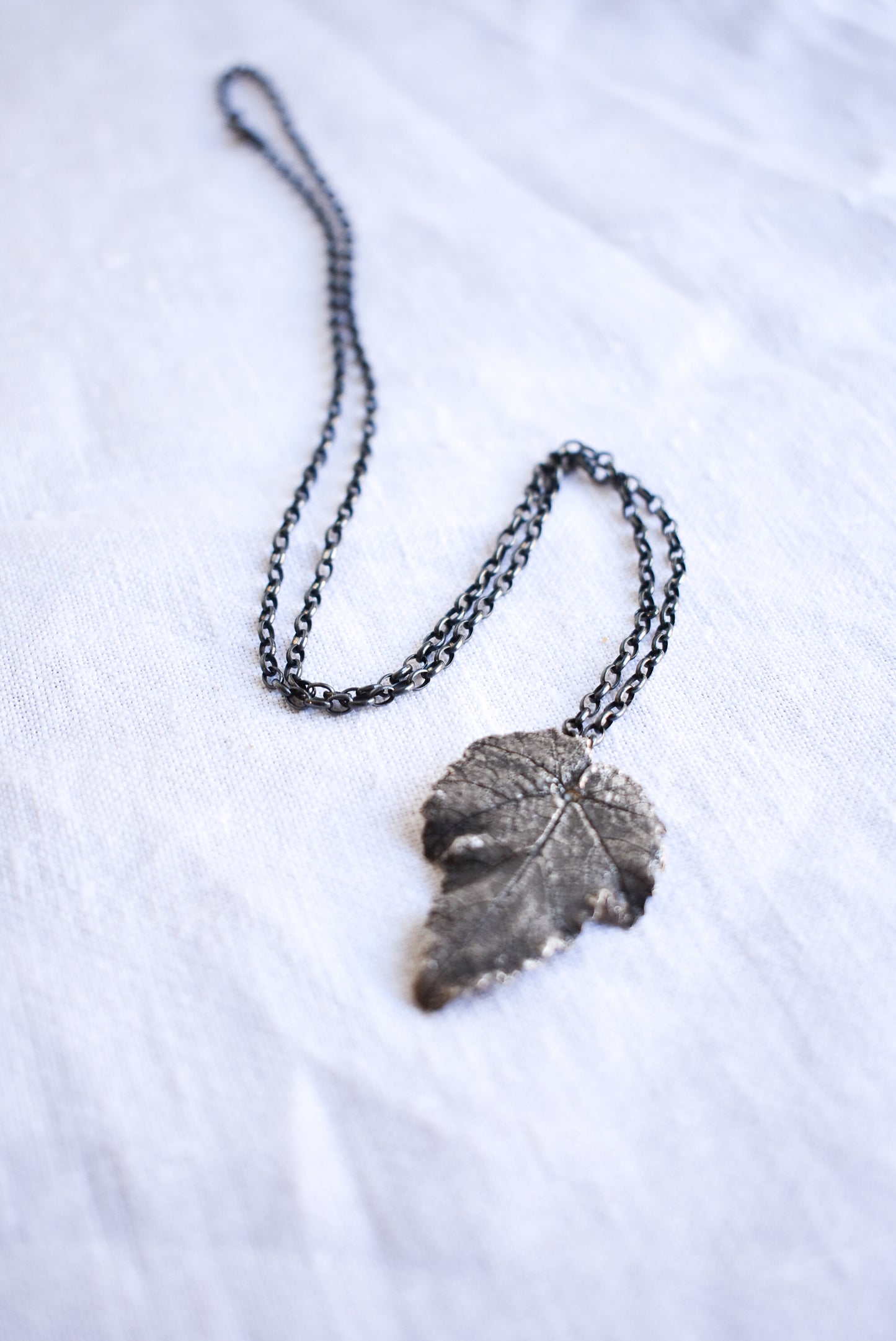 Gorgeous silver embossed leaf pendant necklace