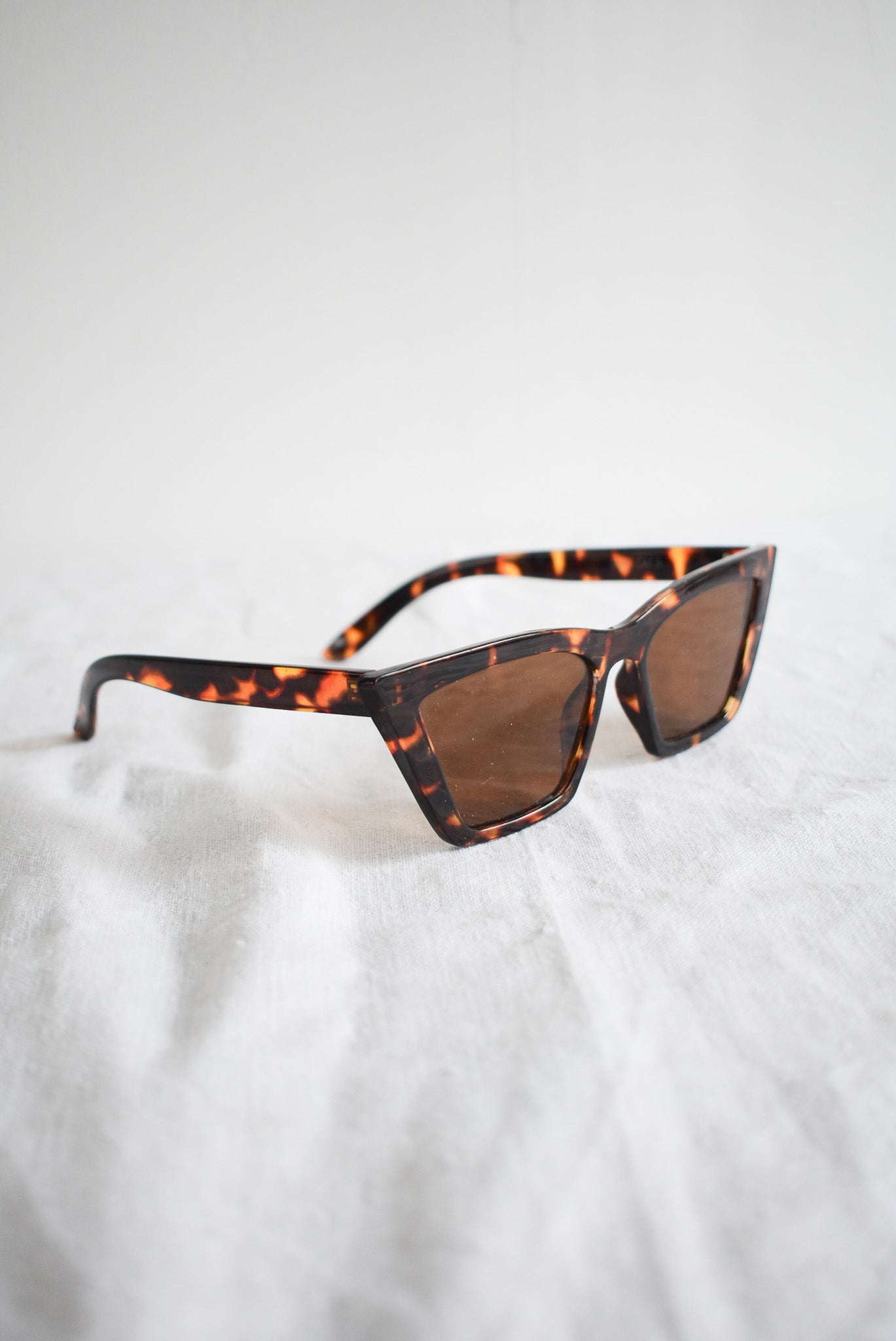 Chic tortoiseshell sunglasses