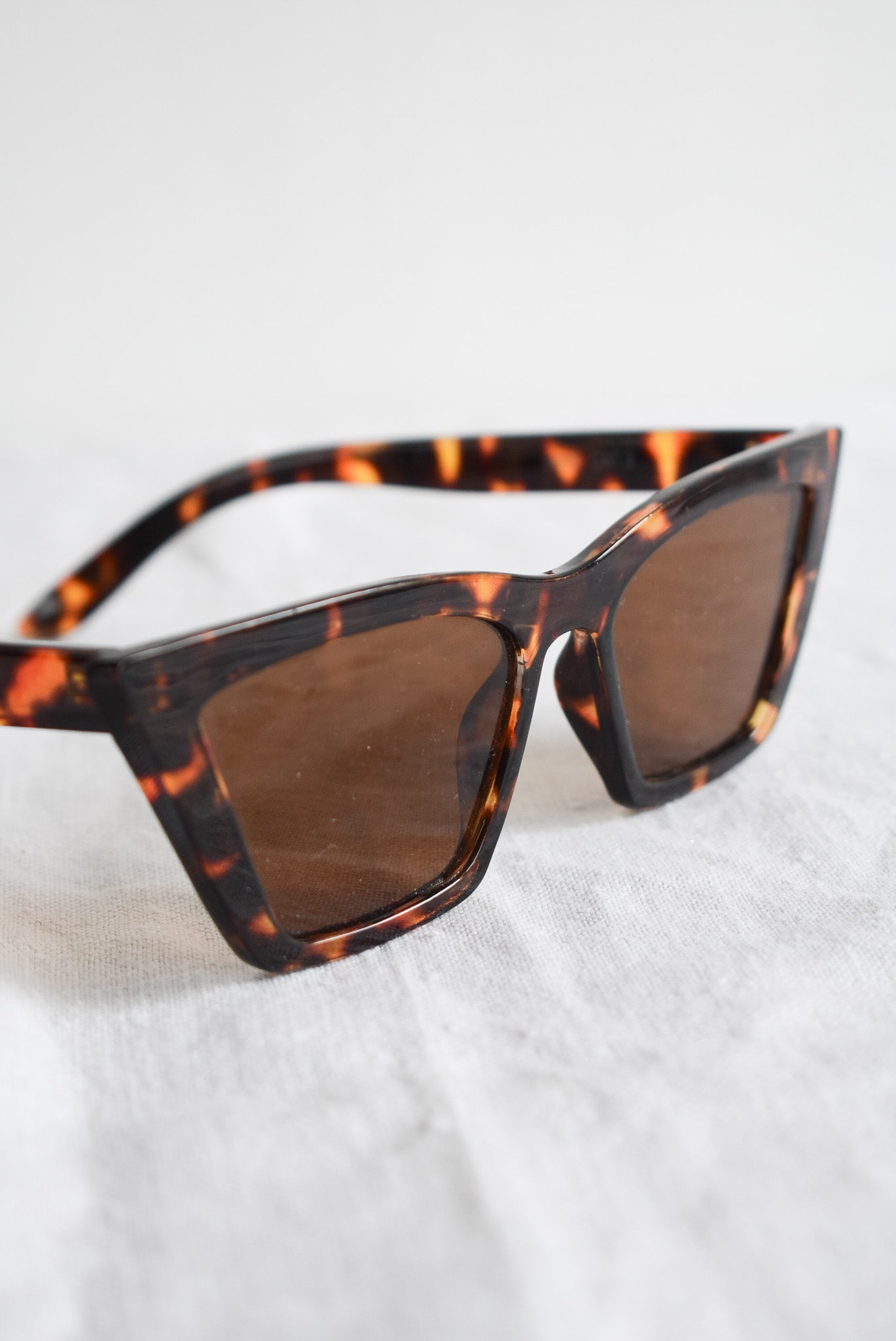 Chic tortoiseshell sunglasses