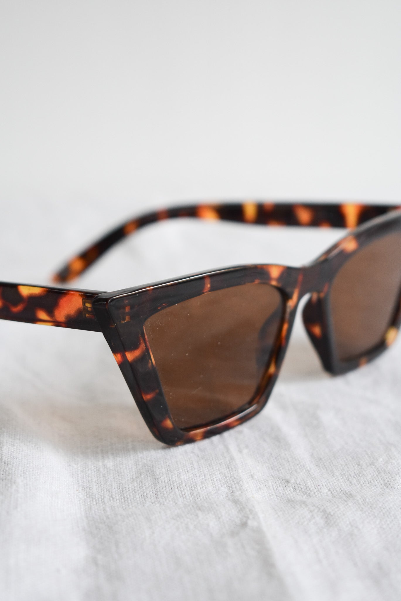 Chic tortoiseshell sunglasses