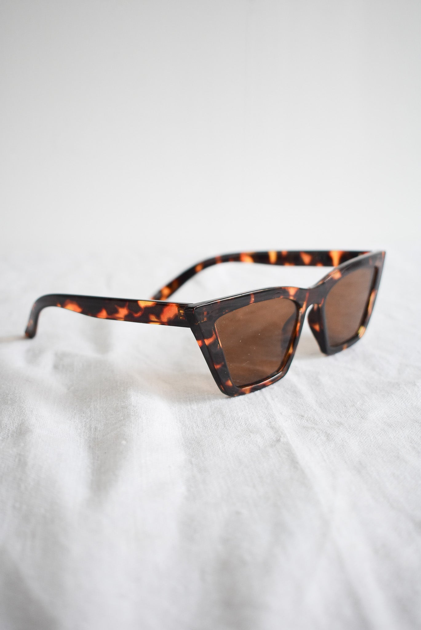 Chic tortoiseshell sunglasses