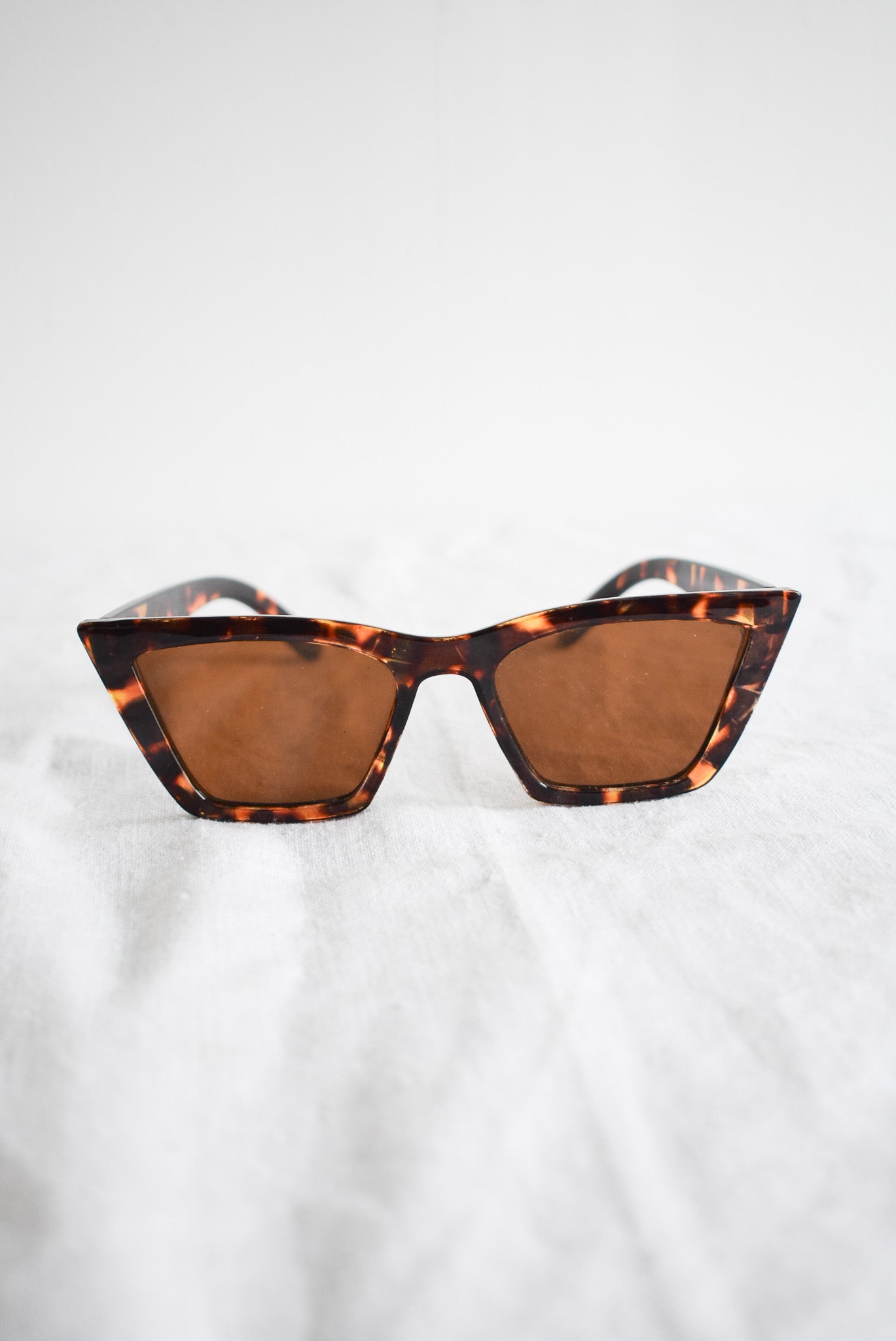 Chic tortoiseshell sunglasses