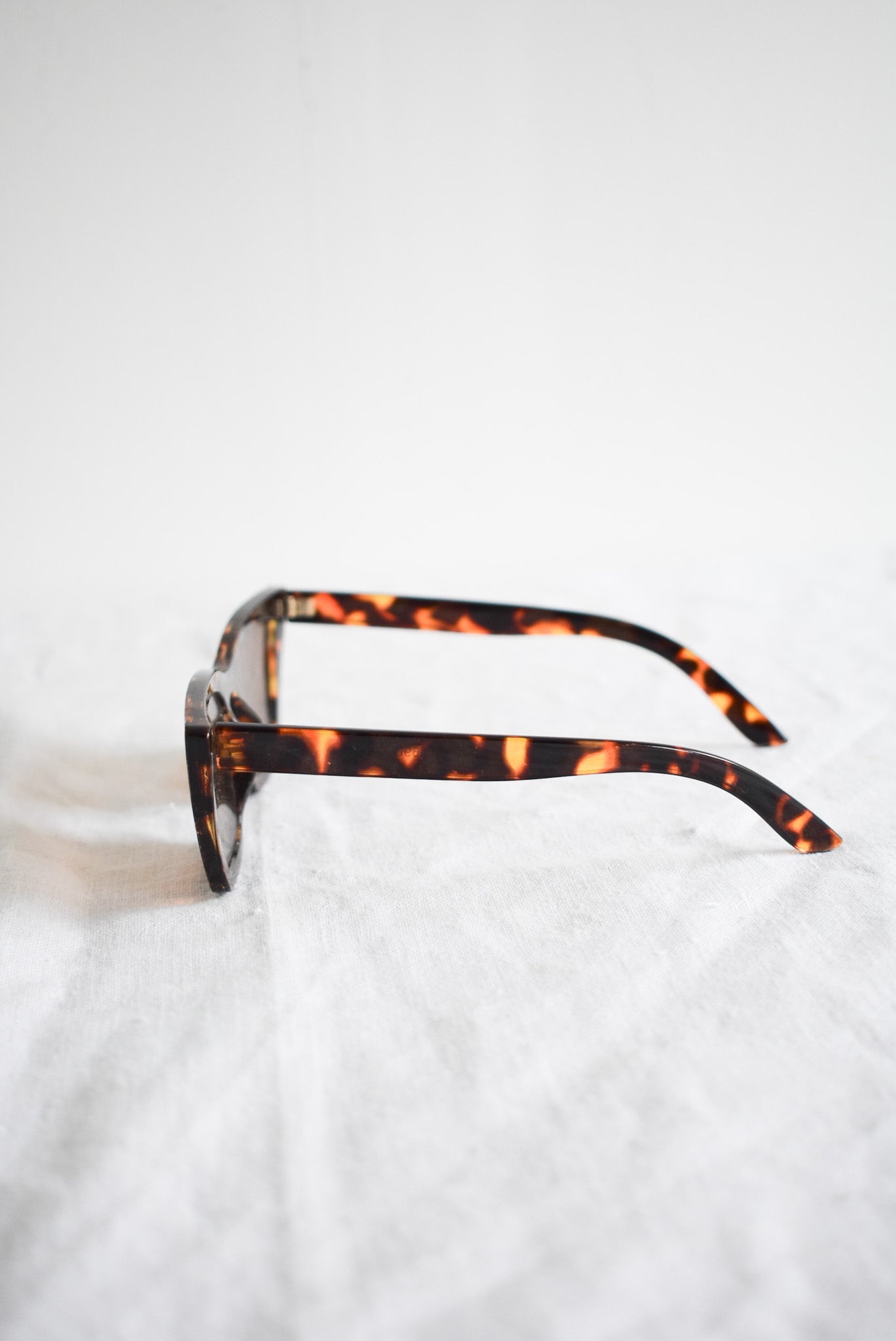 Chic tortoiseshell sunglasses