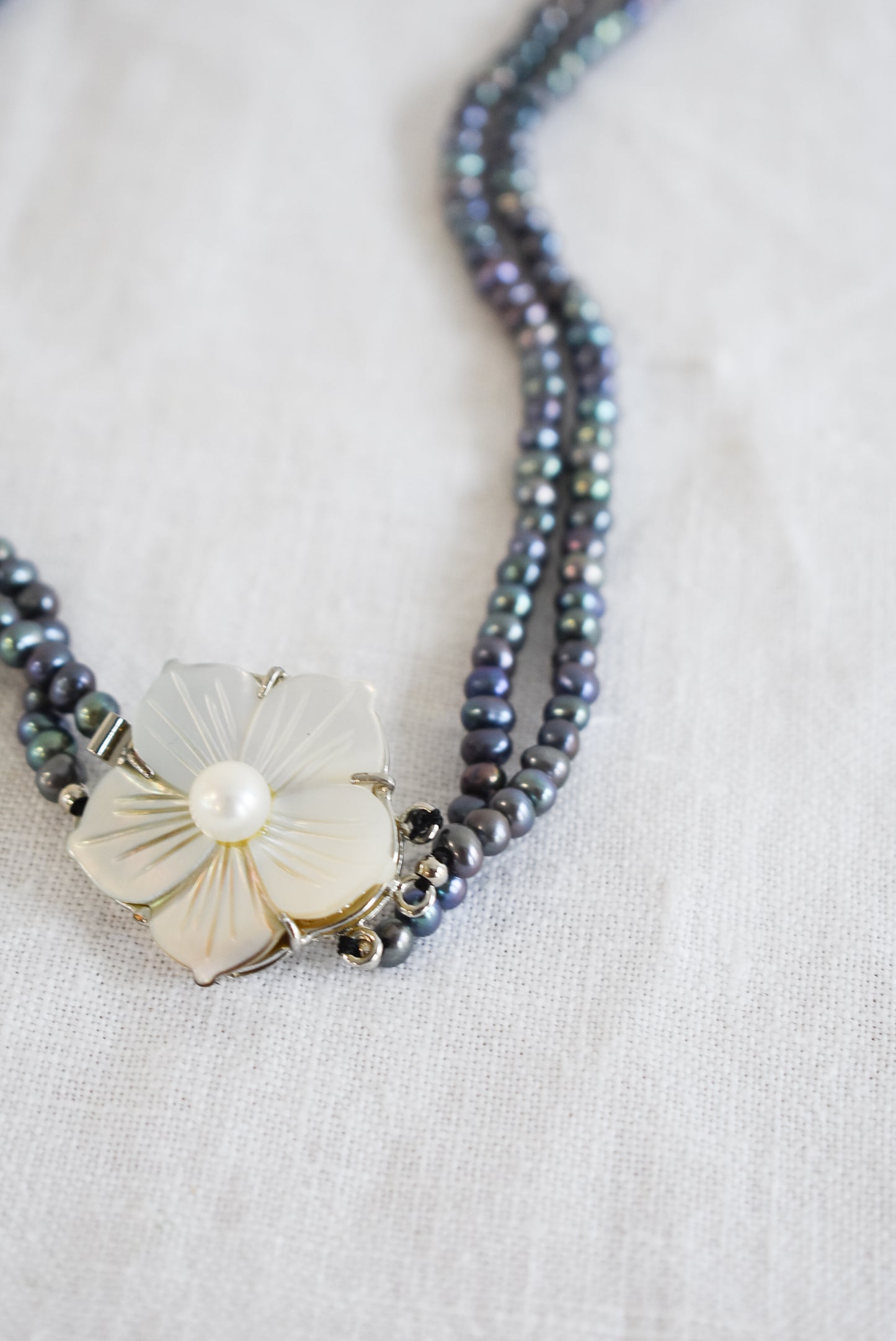 Freshwater pearl necklace with flower clasp