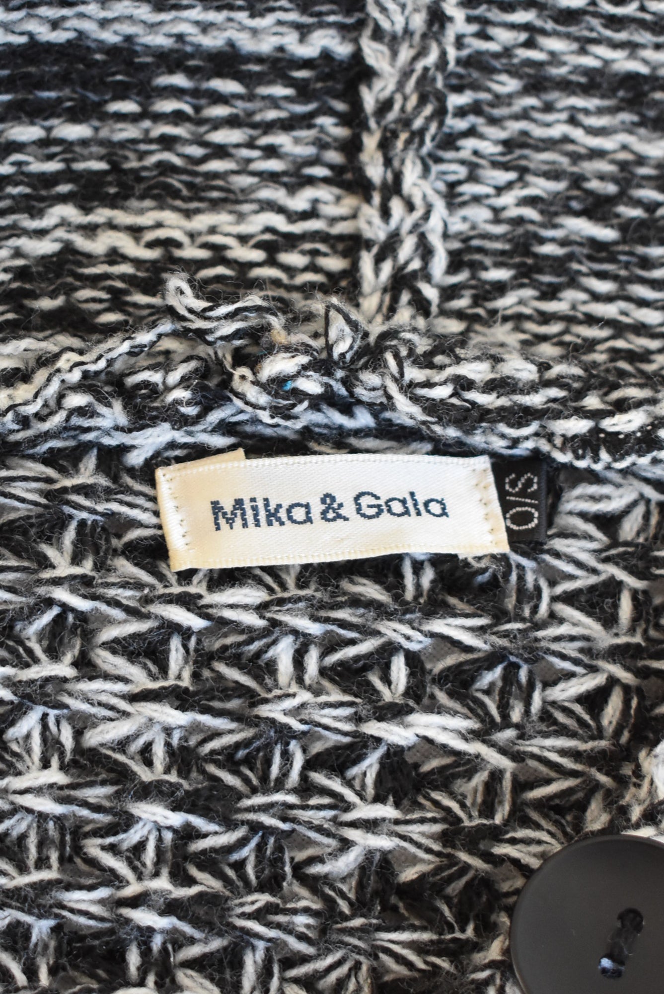 Mika & Gala knitted poncho, O/S