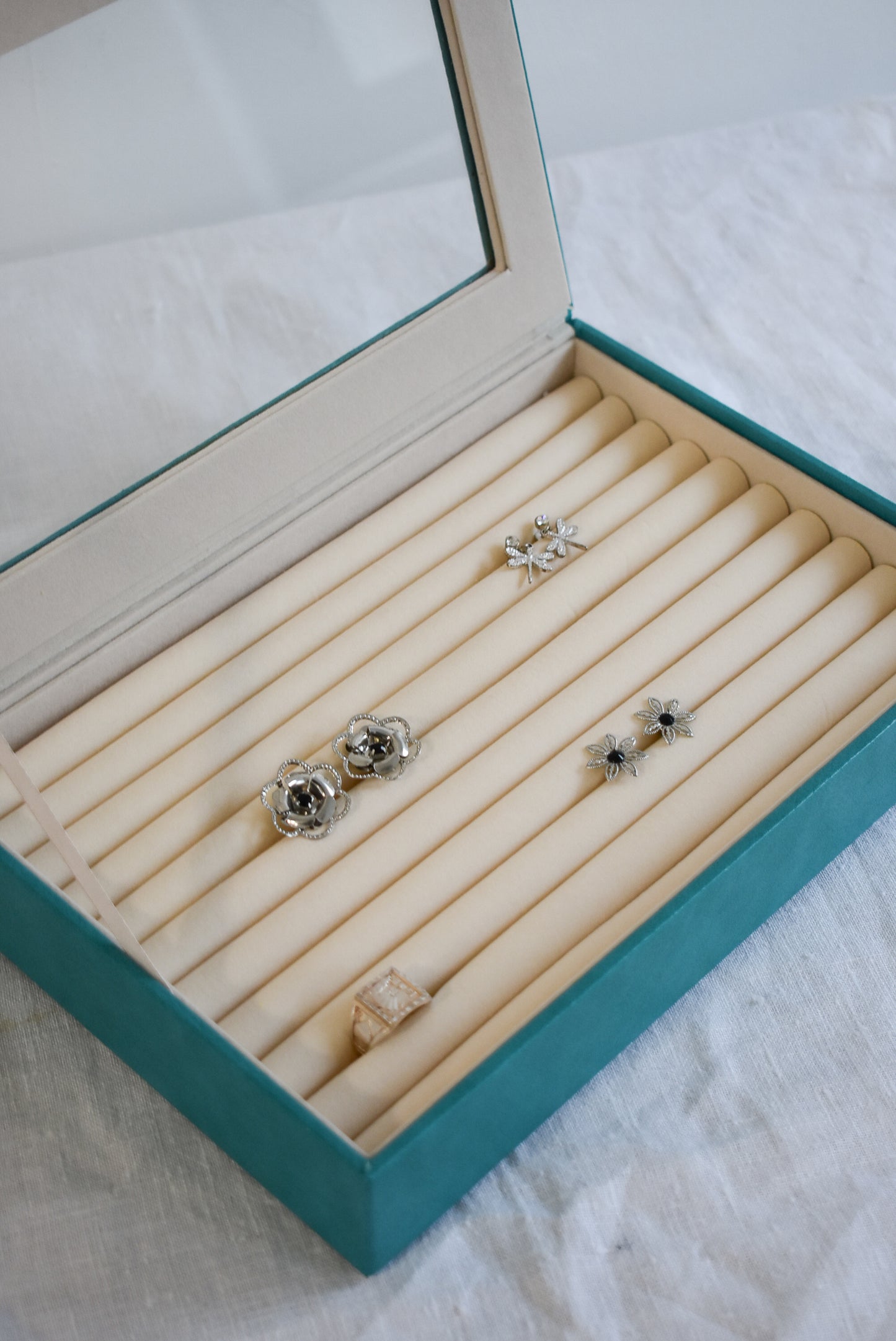 Gorgeous faux leather jewellery box