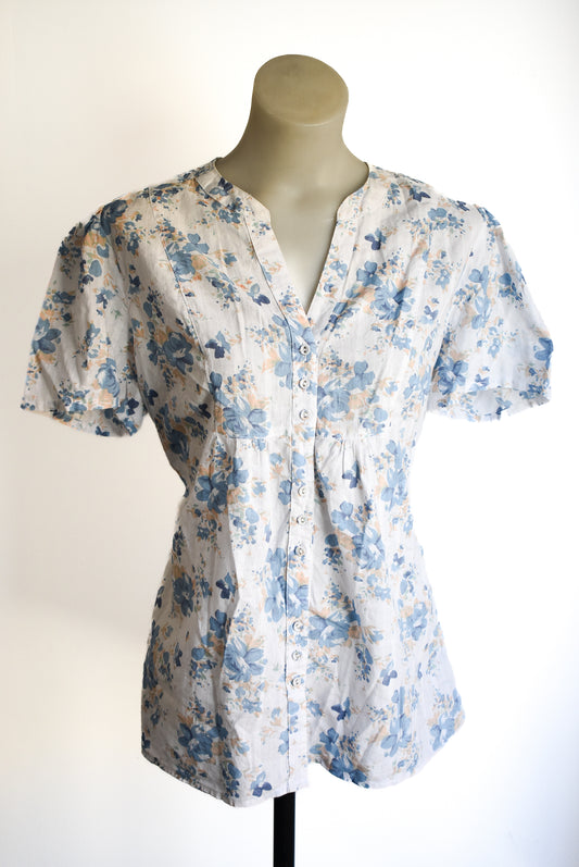 White and blue floral short sleeved blouse, M