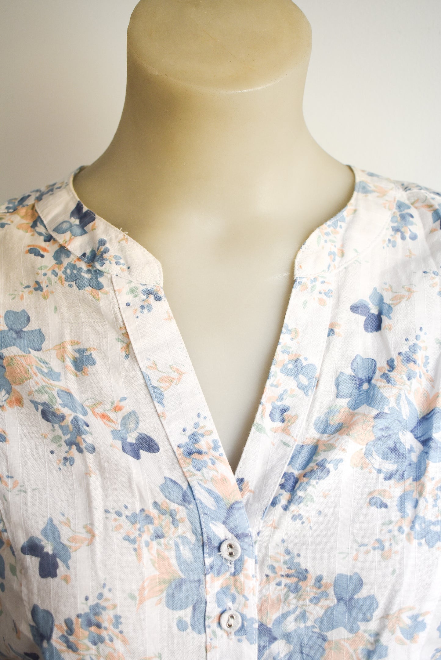 White and blue floral short sleeved blouse, M