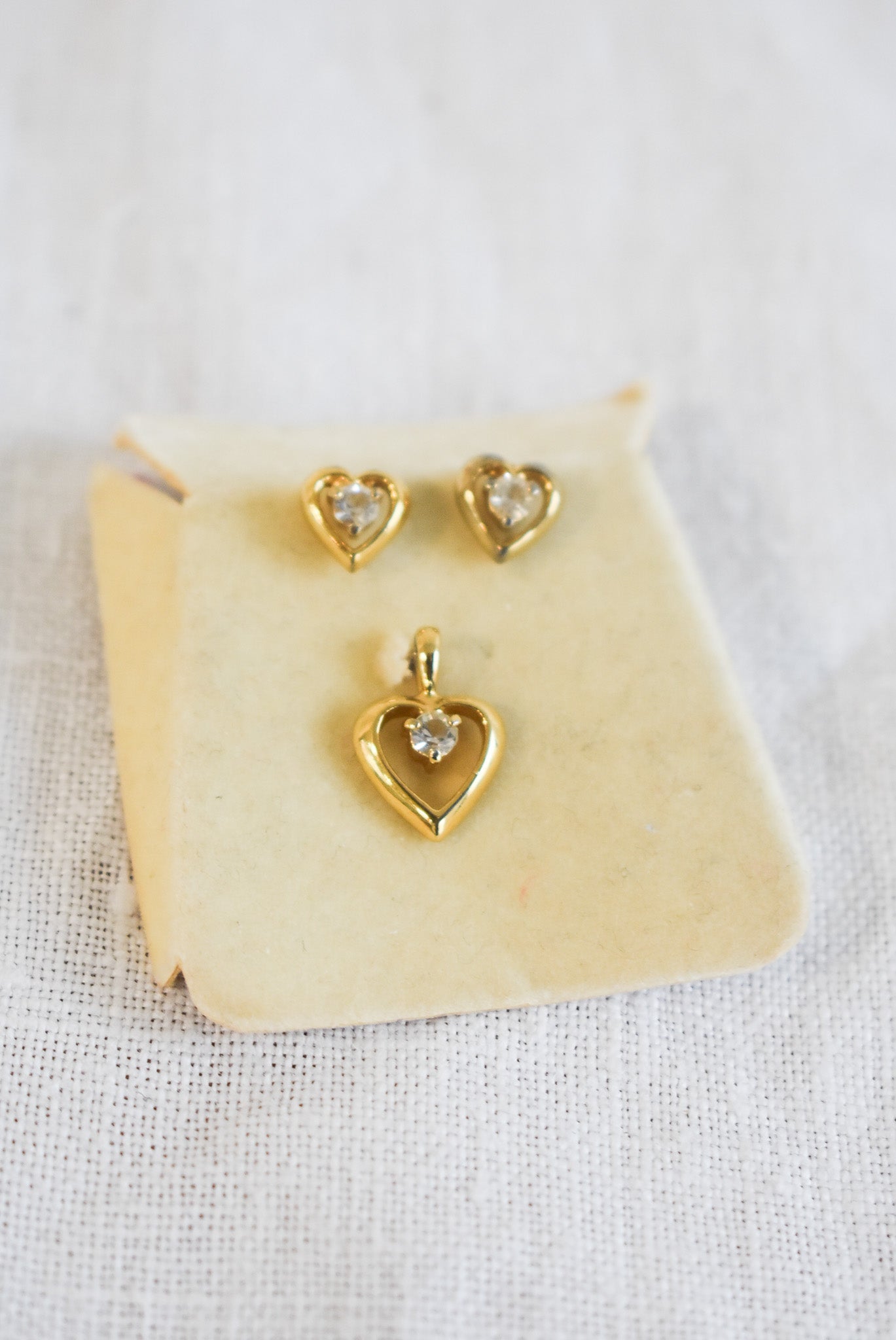 Golden heart pendant + earrings set