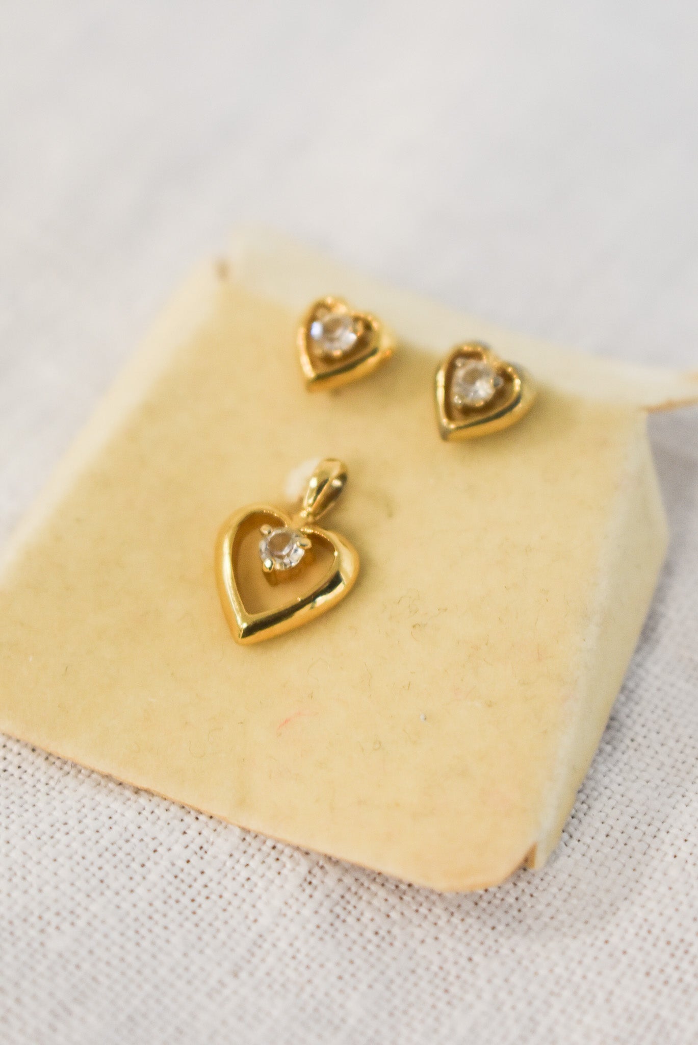 Golden heart pendant + earrings set