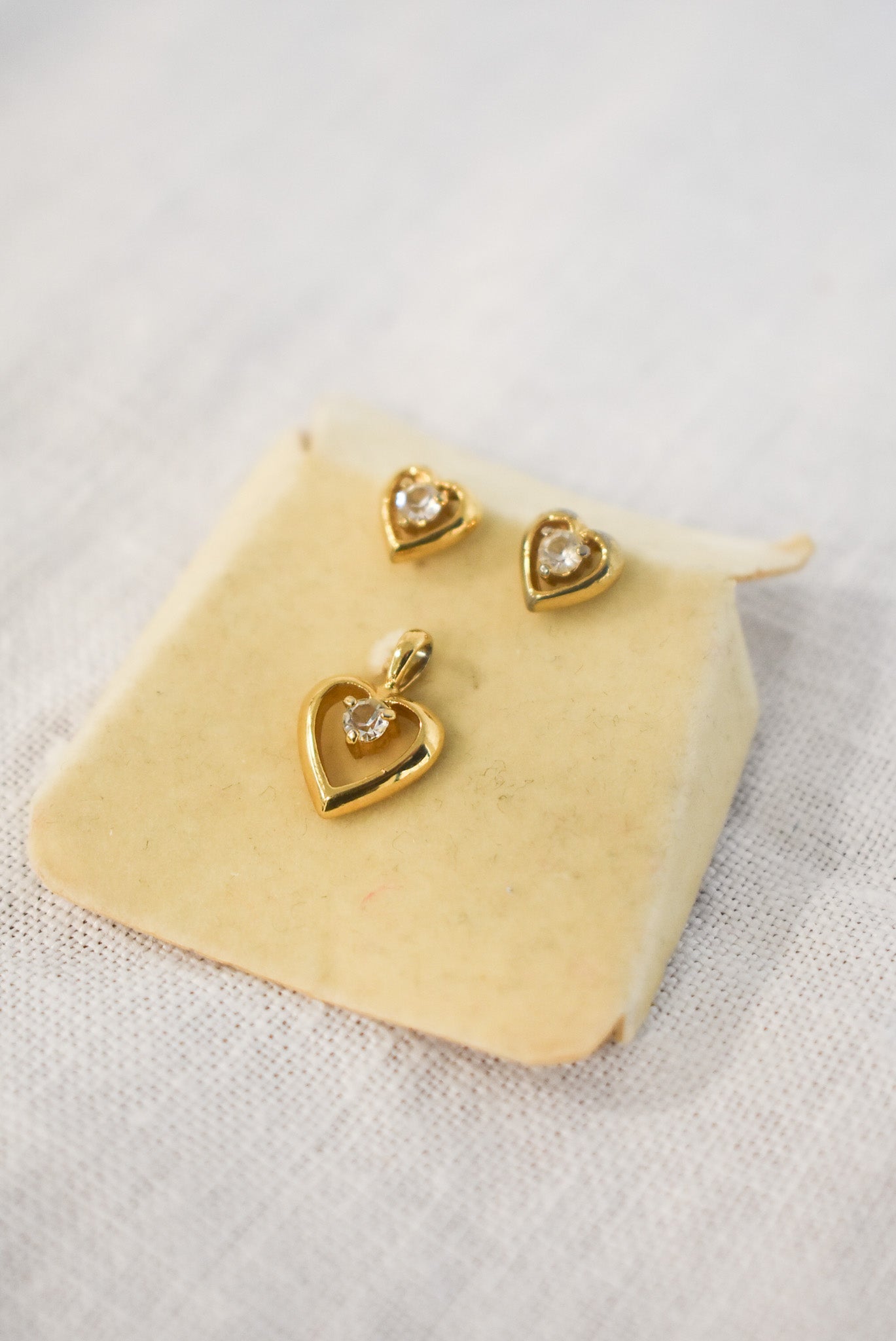 Golden heart pendant + earrings set