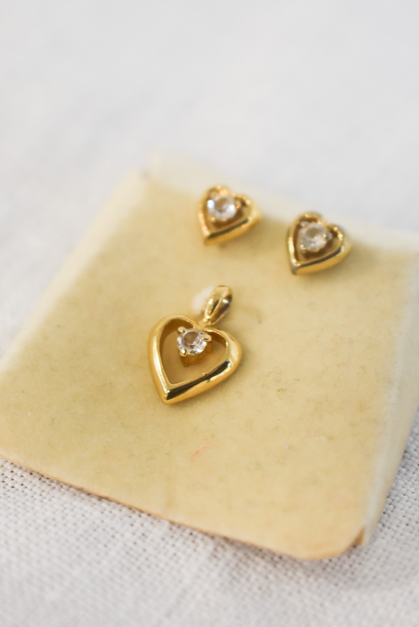 Golden heart pendant + earrings set