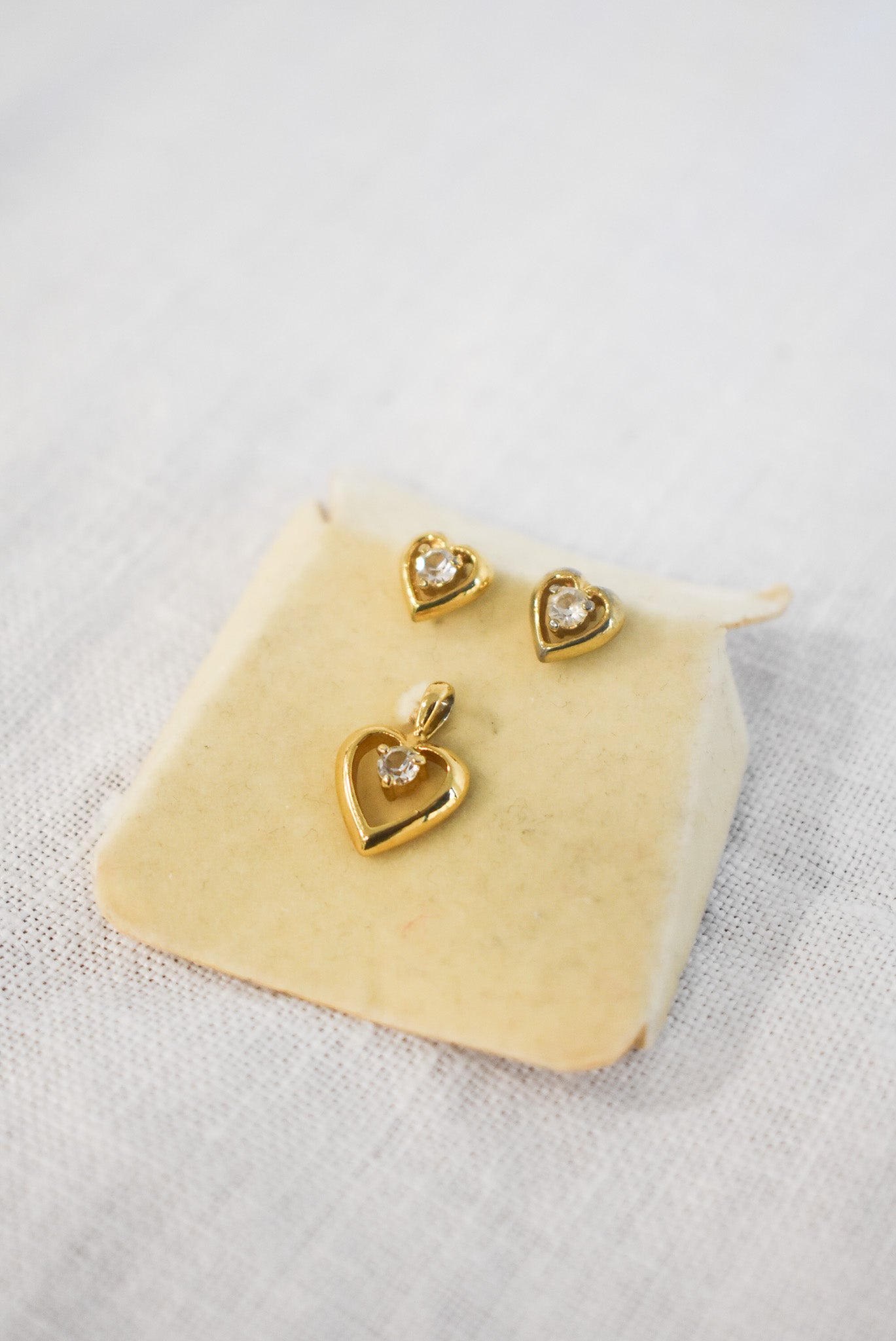 Golden heart pendant + earrings set