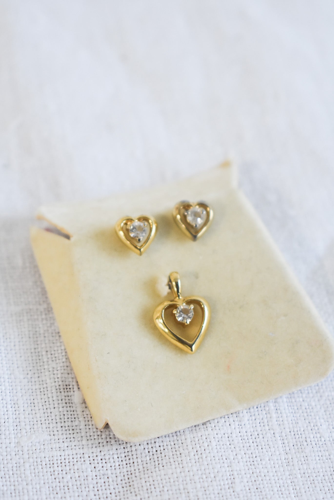 Golden heart pendant + earrings set