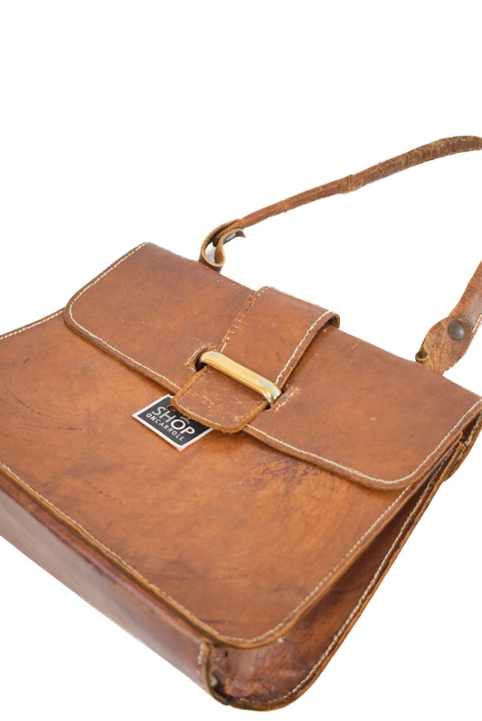 Vintage Leather handbag with golden hardware