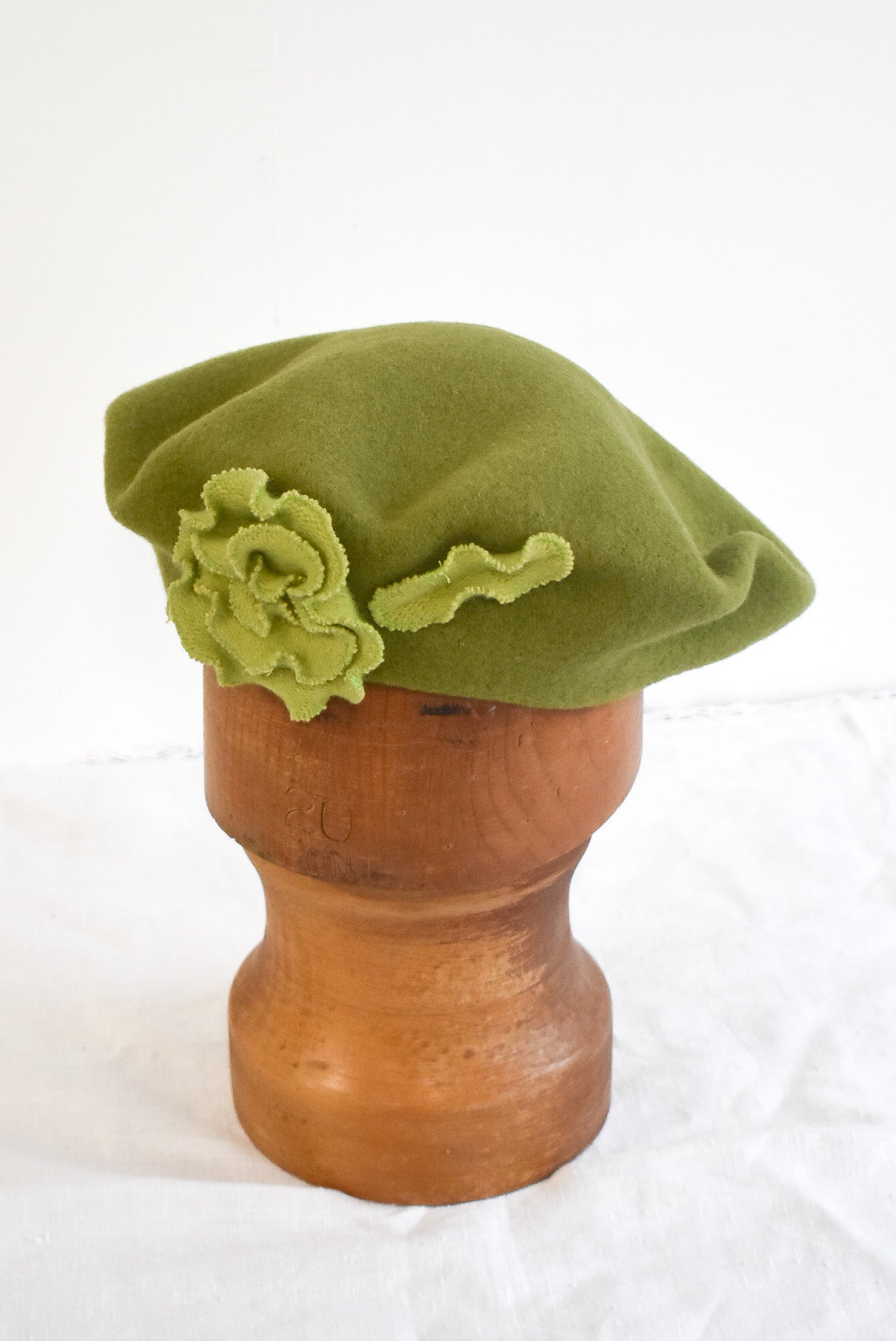 Woolmark Pure New Wool moss green beret