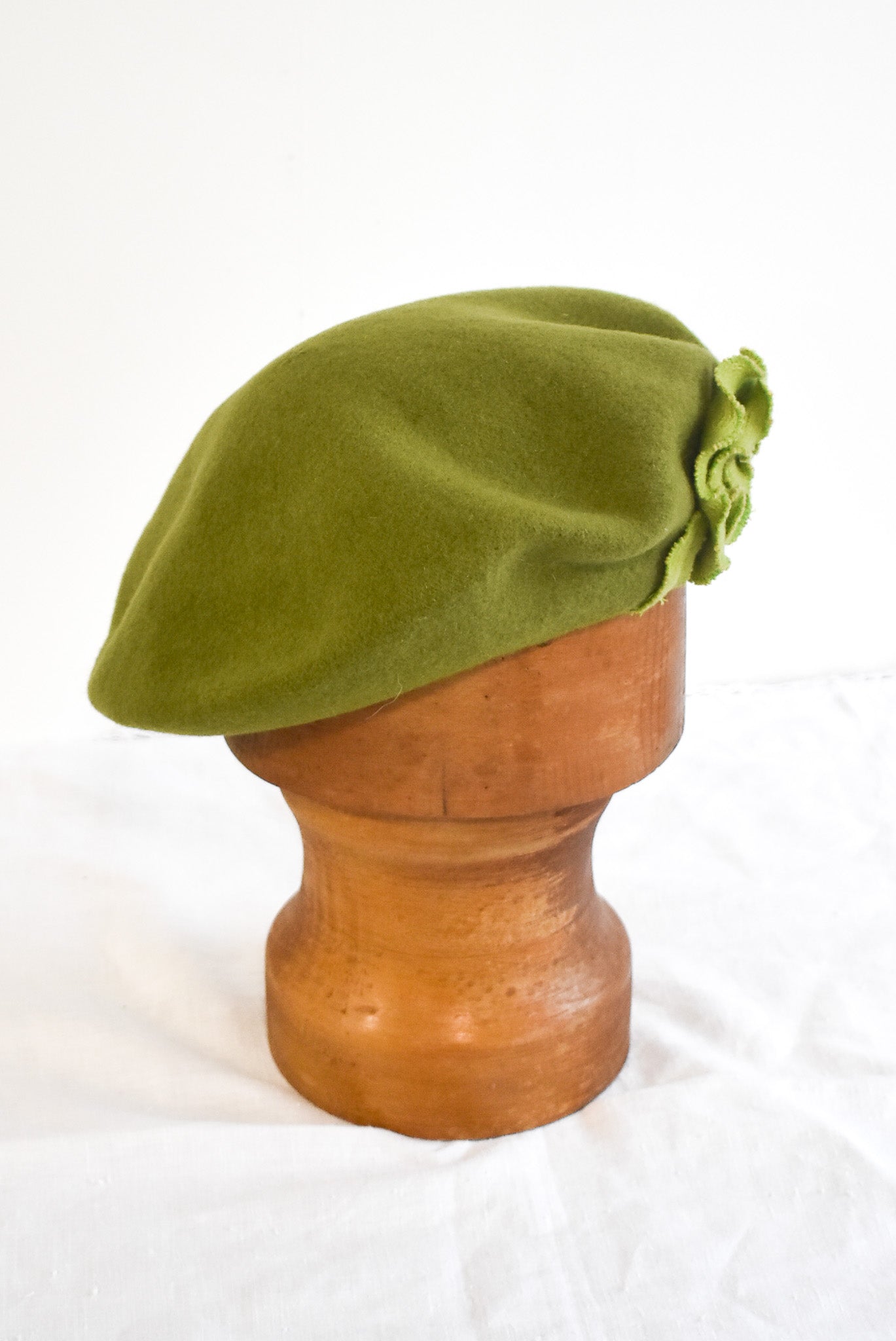 Woolmark Pure New Wool moss green beret