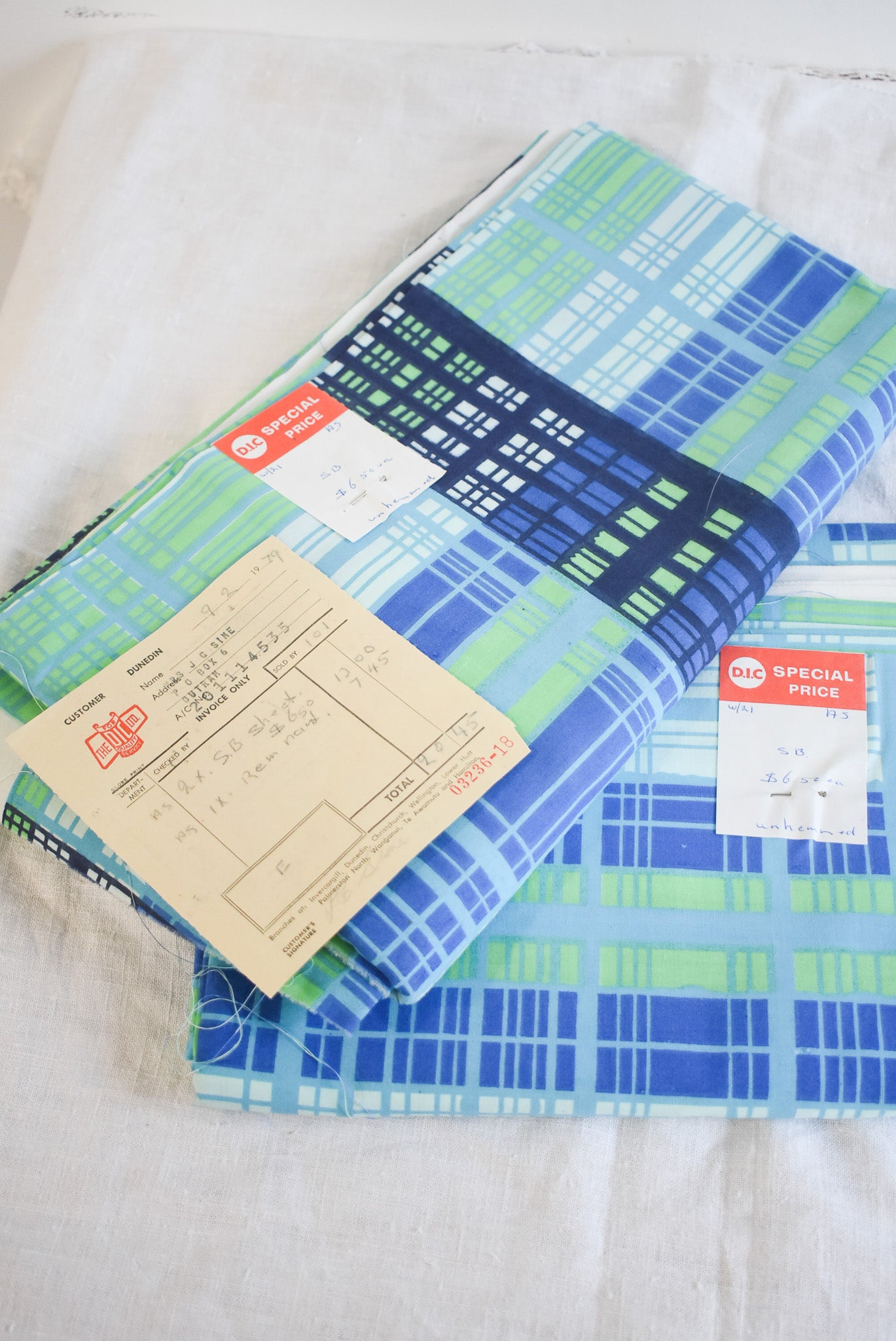 Brand new 1979 unhemmed single bed sheets x2