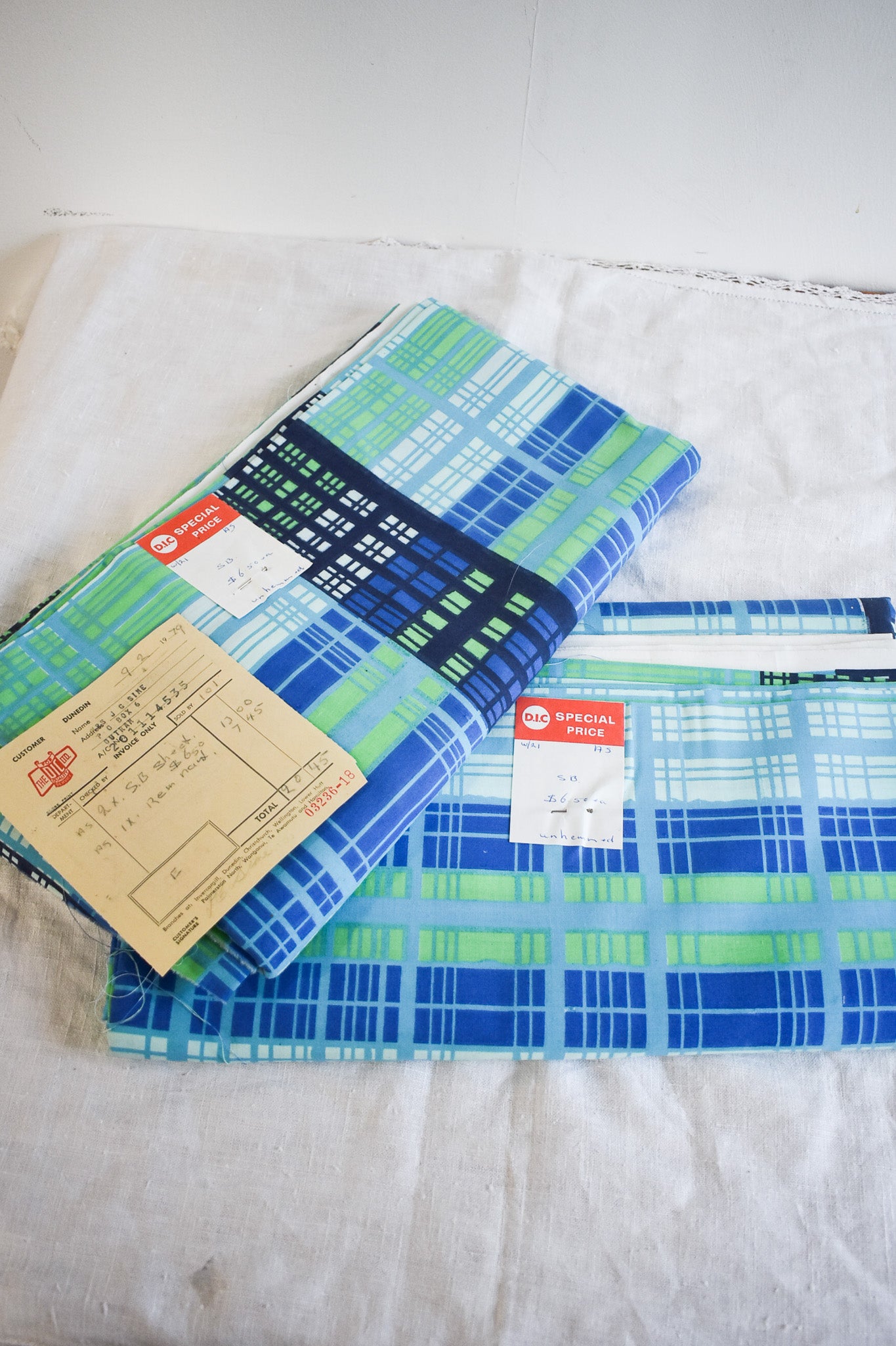 Brand new 1979 unhemmed single bed sheets x2