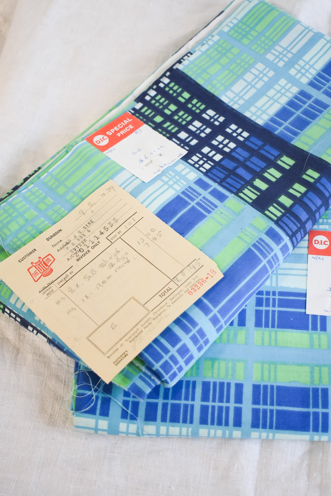 Brand new 1979 unhemmed single bed sheets x2