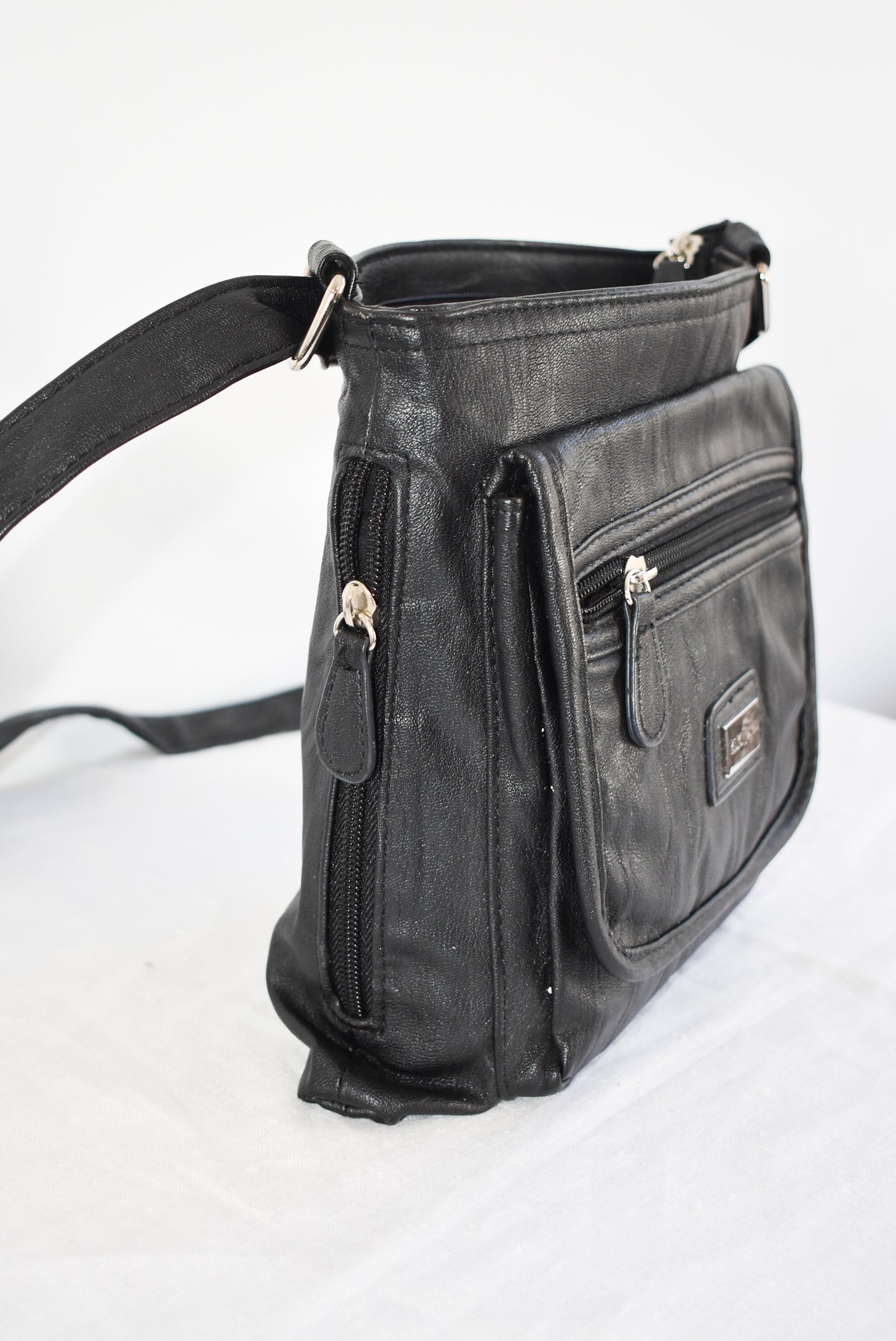 Laura Jones black extremely functional Handbag