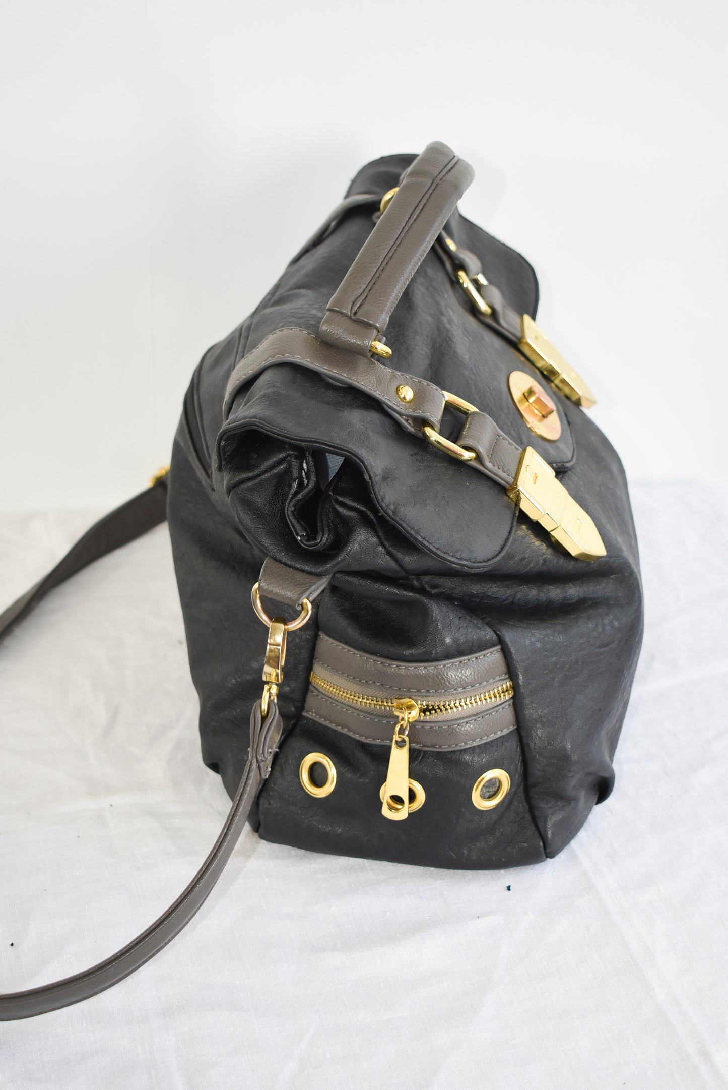 Fashionable De Louis Black Handbag