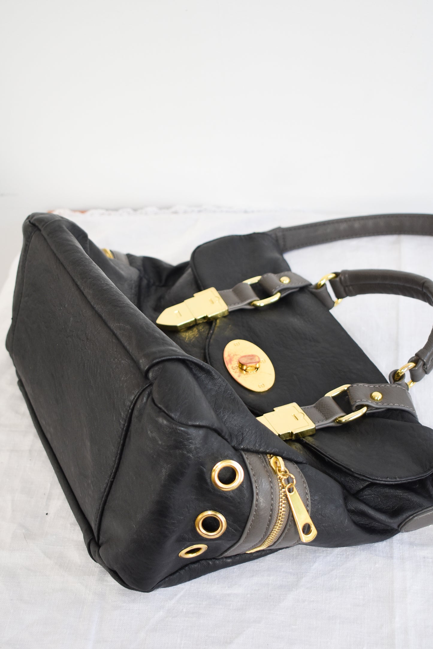 Fashionable De Louis Black Handbag