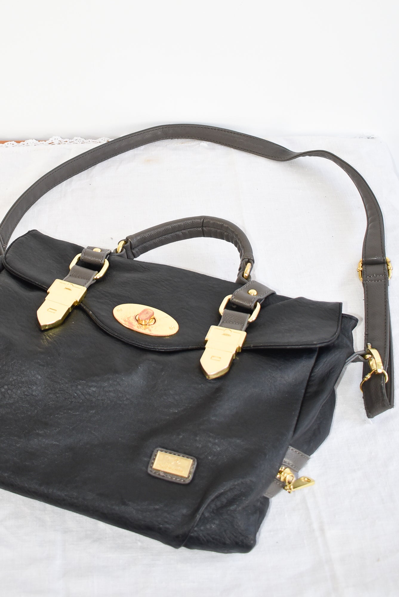 Fashionable De Louis Black Handbag