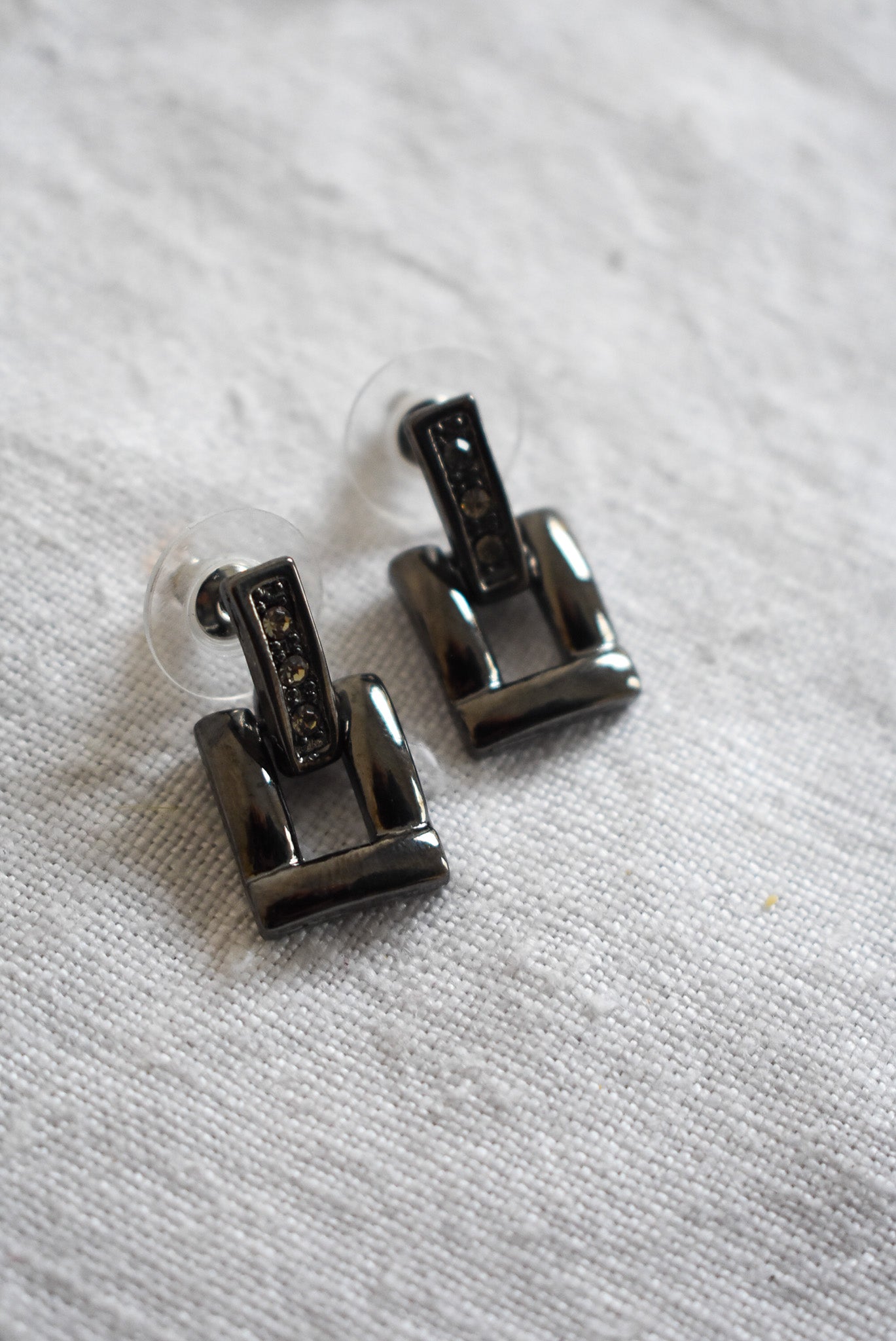 Dangly buckle studs