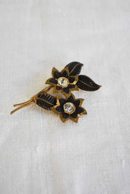 Bunch of flowers golden brooch