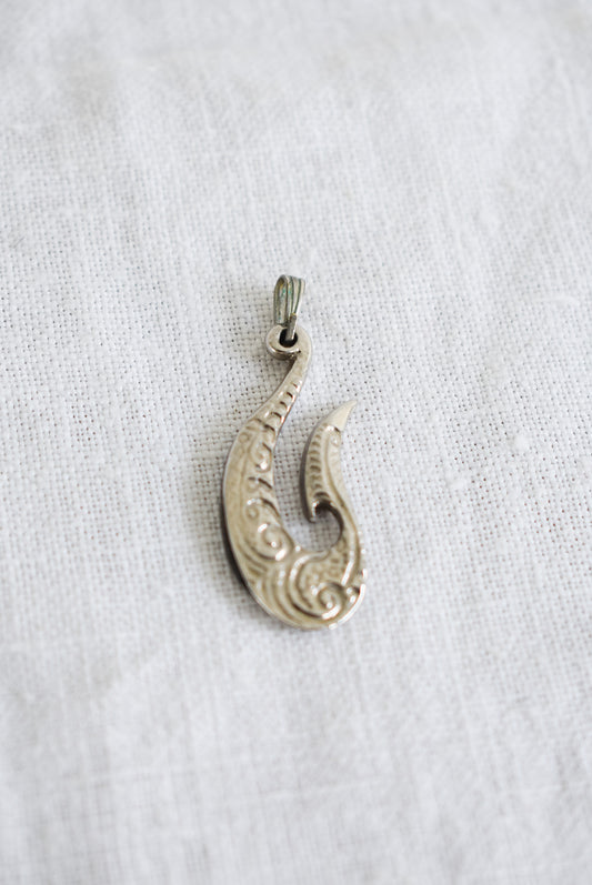 Paua fishhook "Hei Matau" pendant