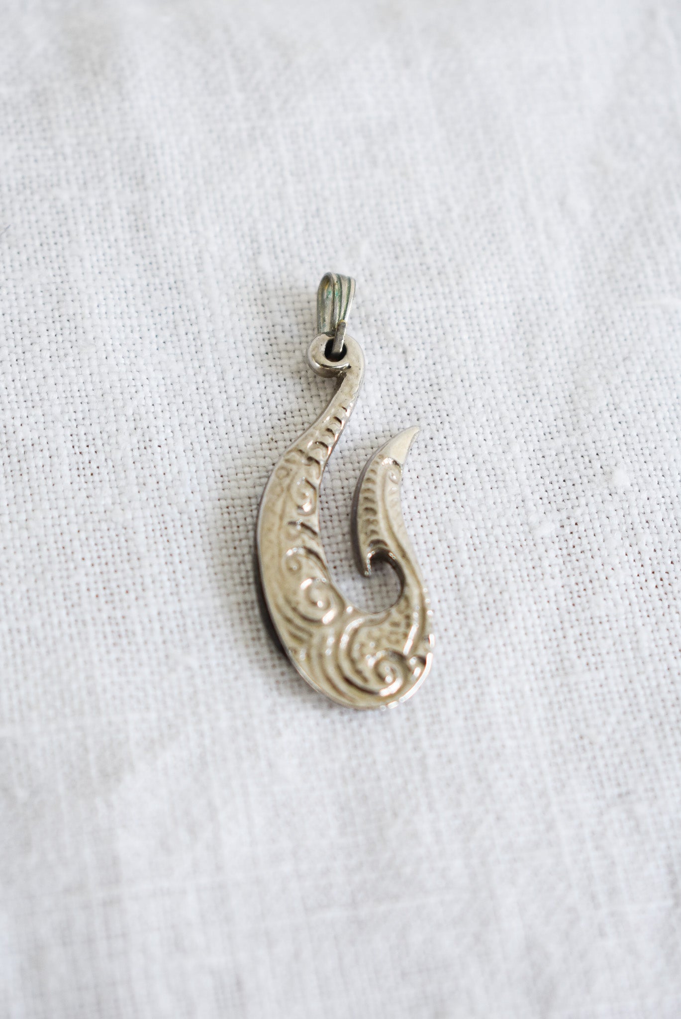 Paua fishhook "Hei Matau" pendant