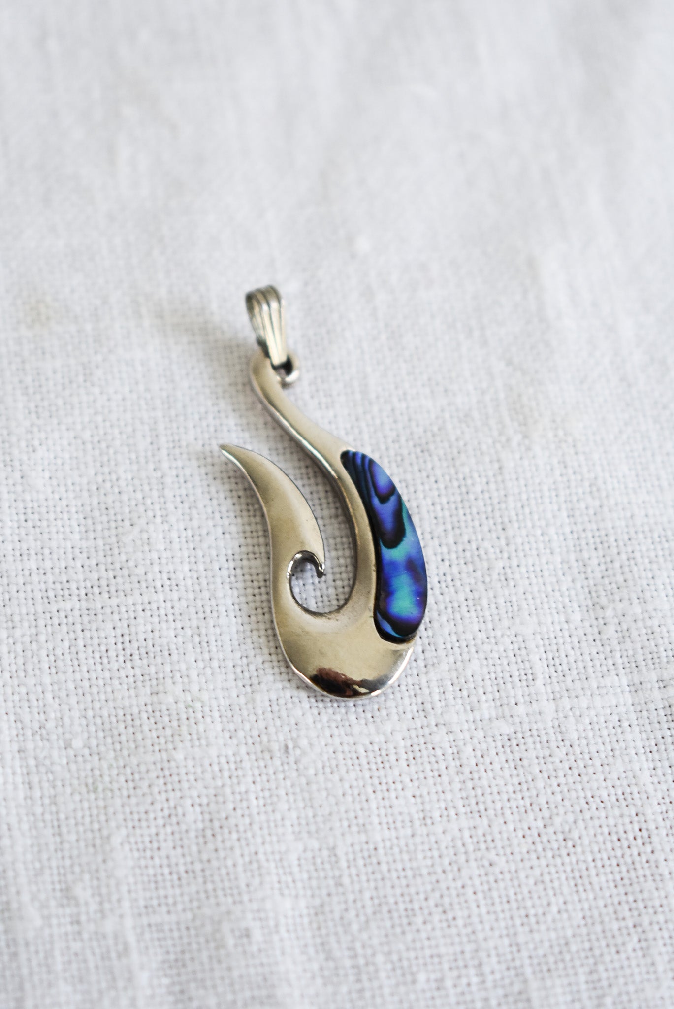 Paua fishhook "Hei Matau" pendant