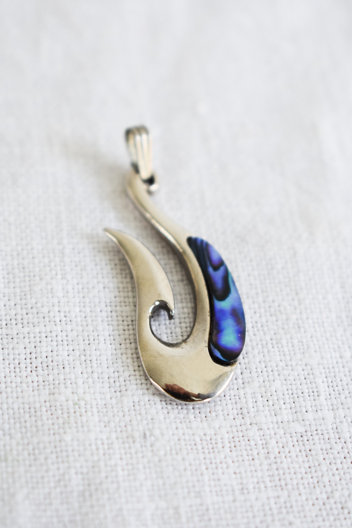 Paua fishhook "Hei Matau" pendant