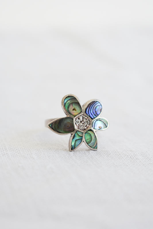 Funky retro flower Pāua ring