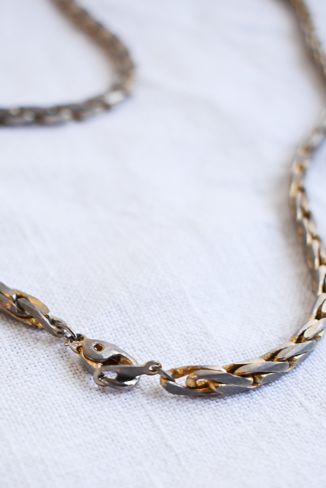 Unique silver & gold coloured chunky twist chain