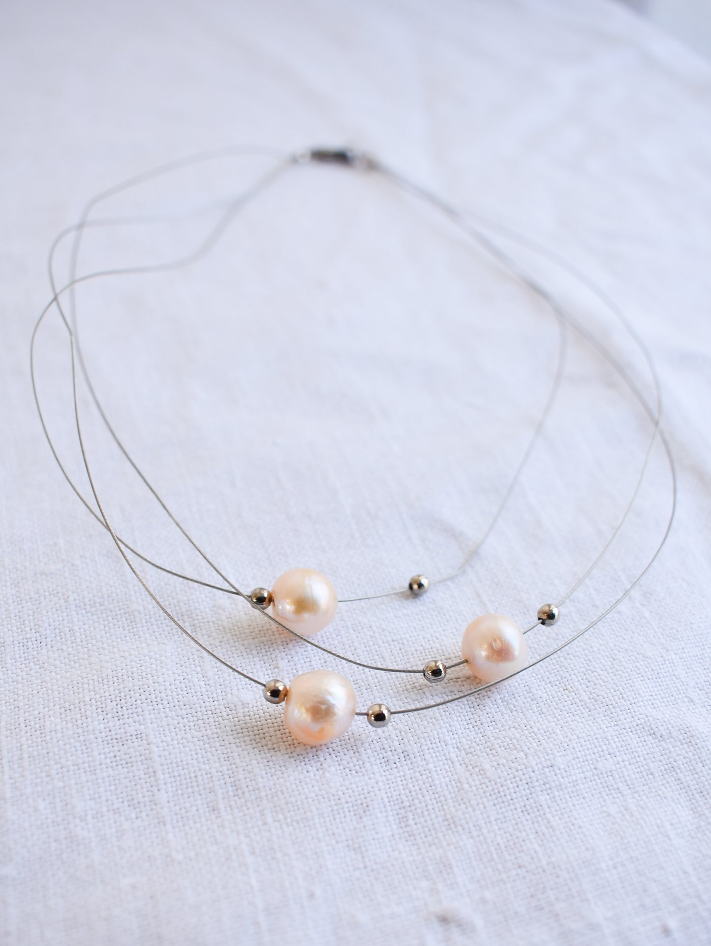 Gorgeous cultured pearl silver bead wire necklace