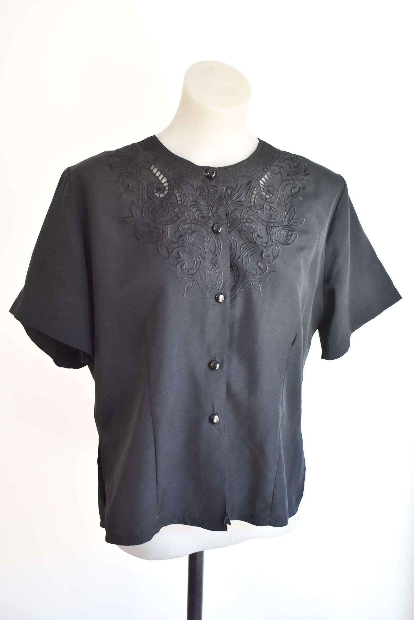 QQ Fashion retro black floral embroidered blouse, S/M