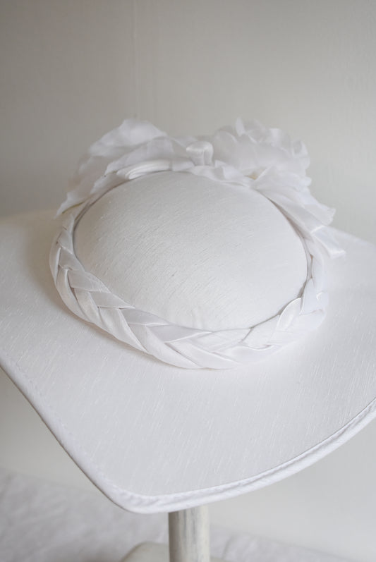 Stunning "Day at the Races", white heart hat NZ made