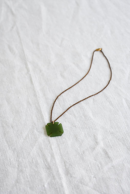 Antique 9ct Gold NZ Jade necklace