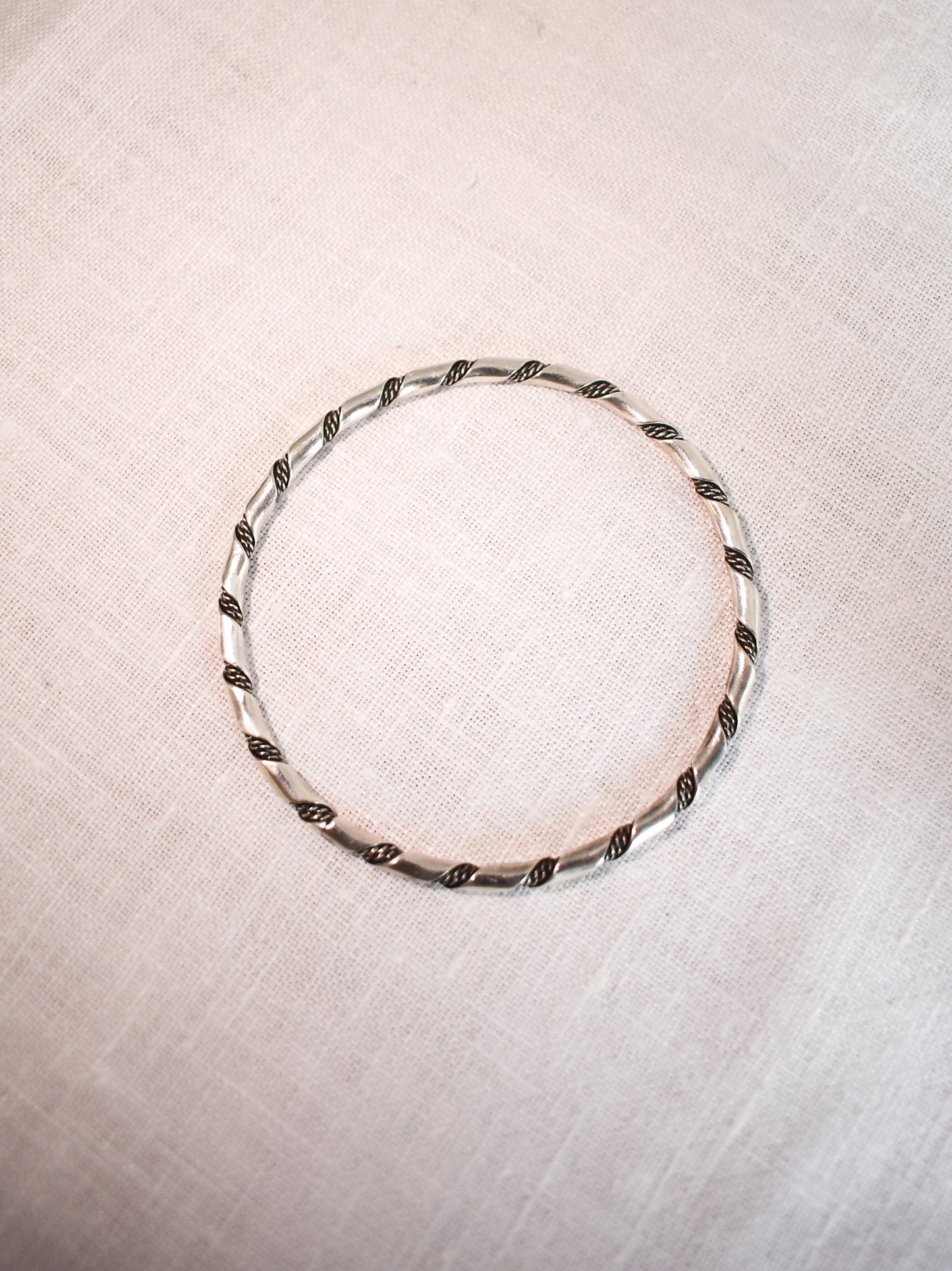 Silver chain detailed bangle