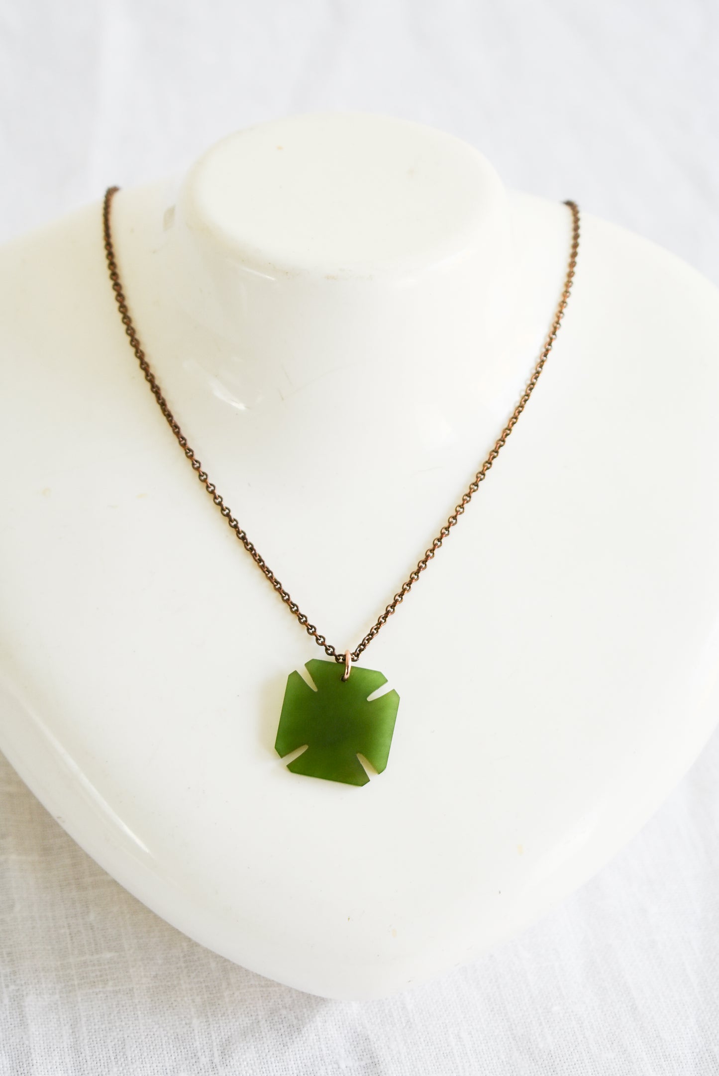 Antique 9ct Gold NZ Jade necklace