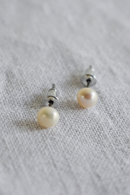 Real pearl stud earrings