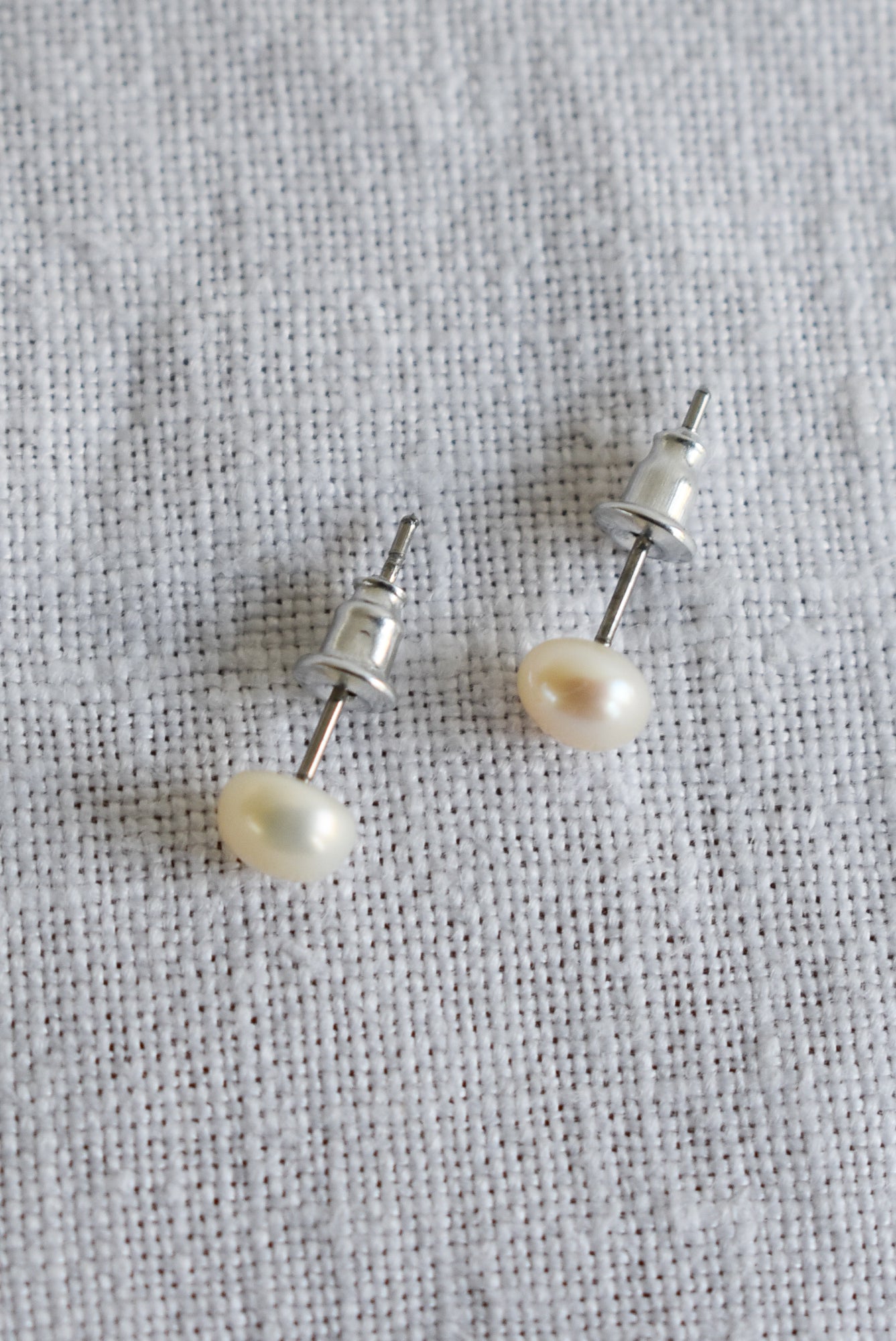 Real pearl stud earrings