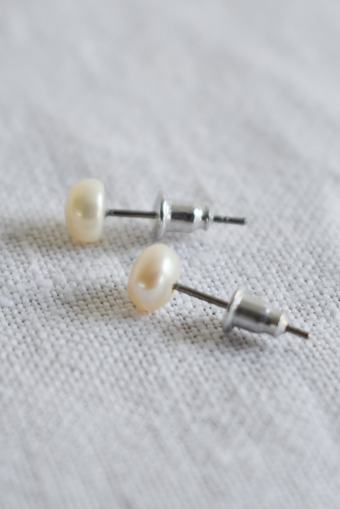 Real pearl stud earrings