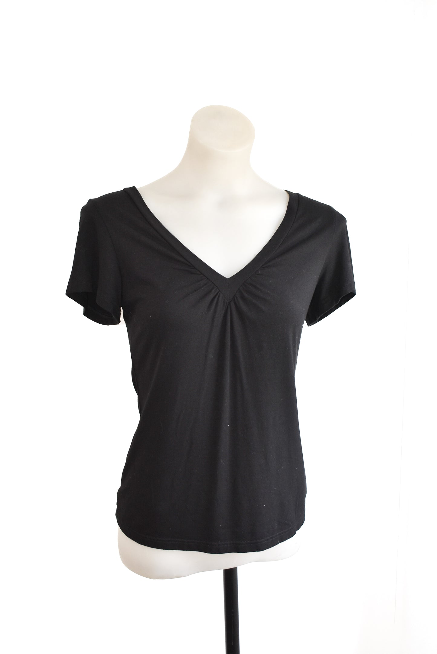 Finespun black v-neck t-shirt, S