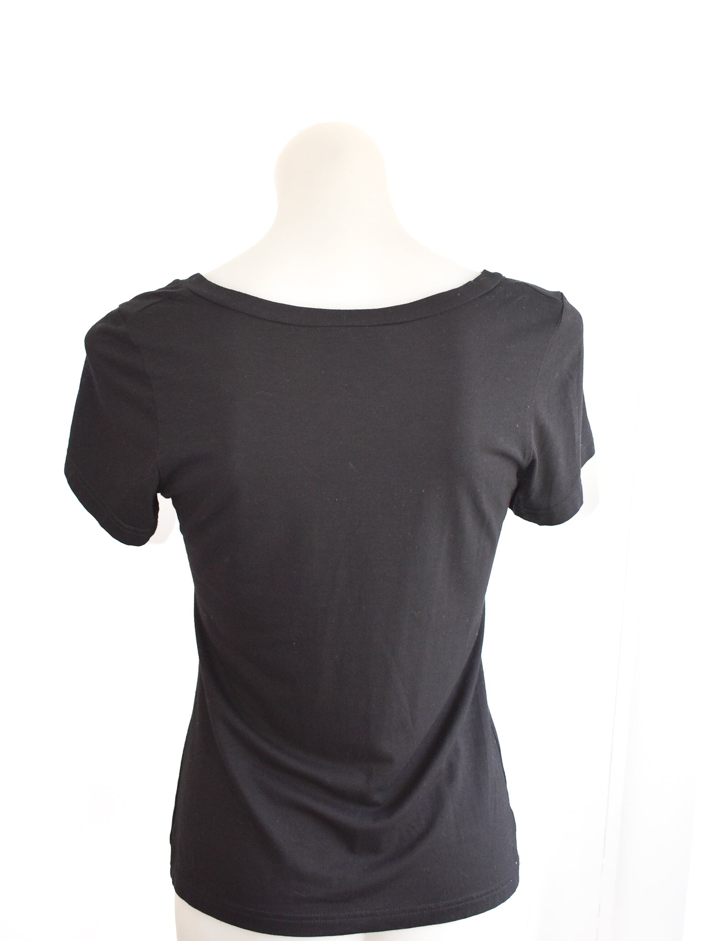 Finespun black v-neck t-shirt, S